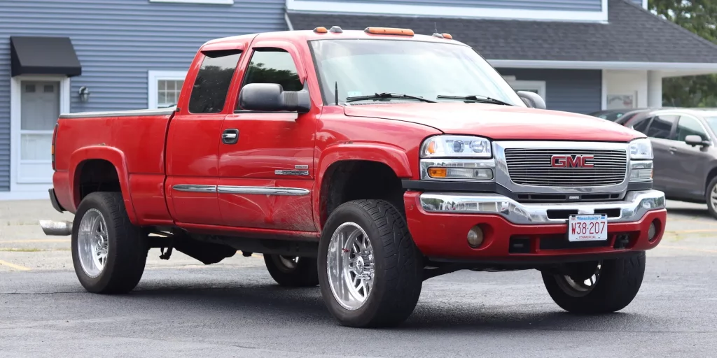 2005 GMC 2500 Right Front After