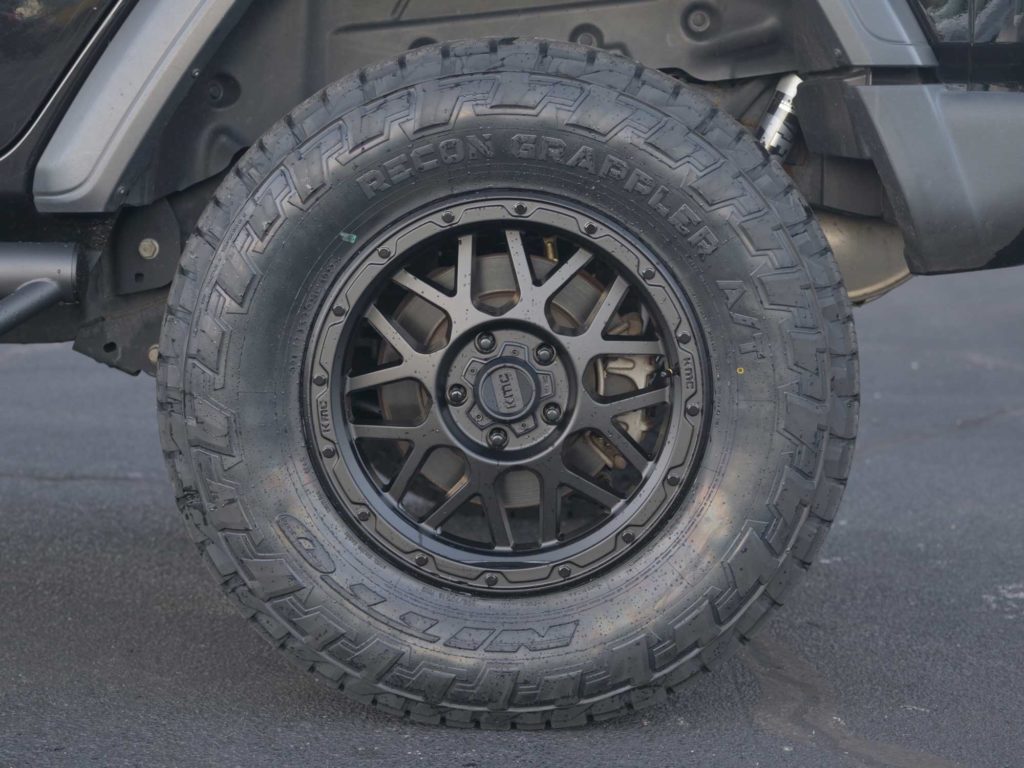 Nitto Recon Grappler & KMC Grenade Offroad