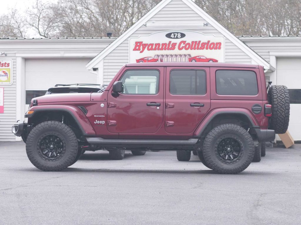 2020 Jeep Wrangler 2.5" Lift & 35" Tires