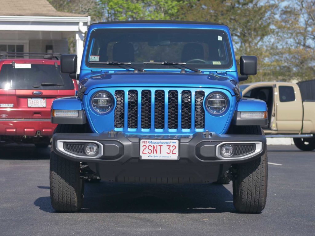 Blue-Jeep-Gladiator-Before-1