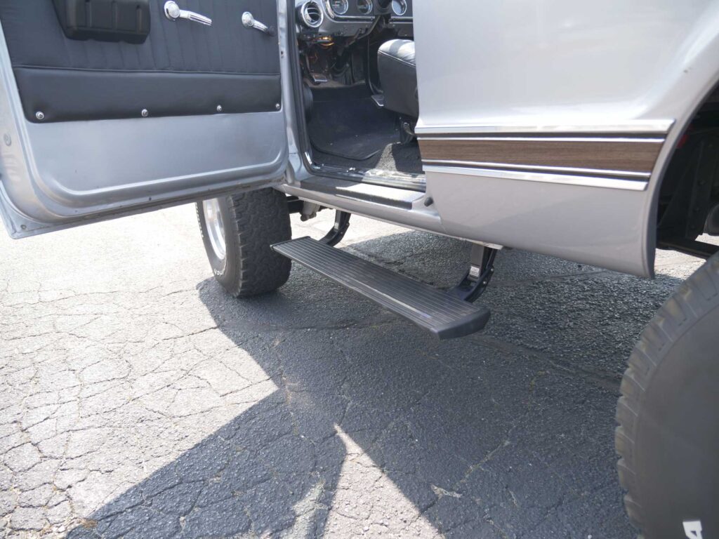 Chevy Blazer Amp Research Retractable Steps