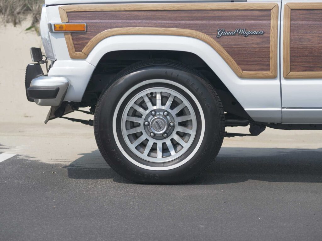 1990 Jeep Grand Wagoneer