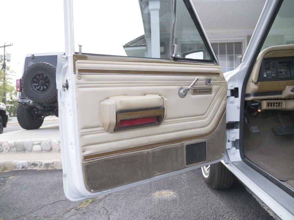 1990 Jeep Grand Wagoneer