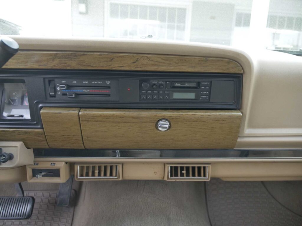 1990 Jeep Grand Wagoneer