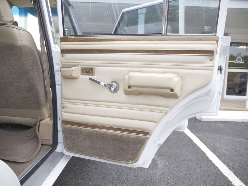 1990 Jeep Grand Wagoneer