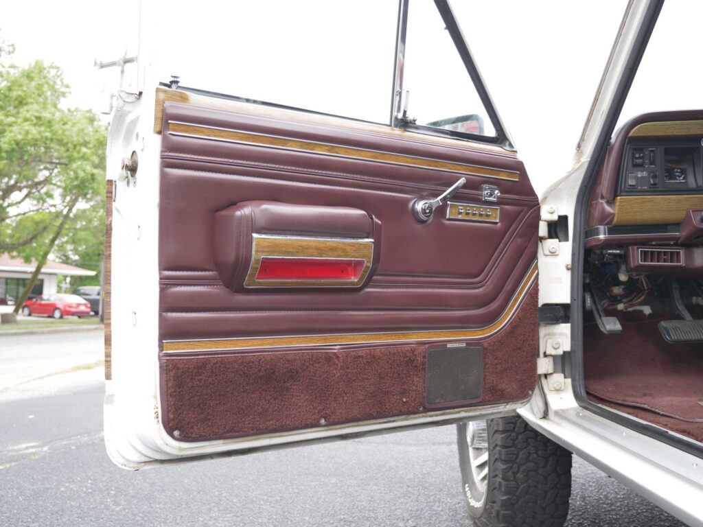 1989 Jeep Grand Wagoneer