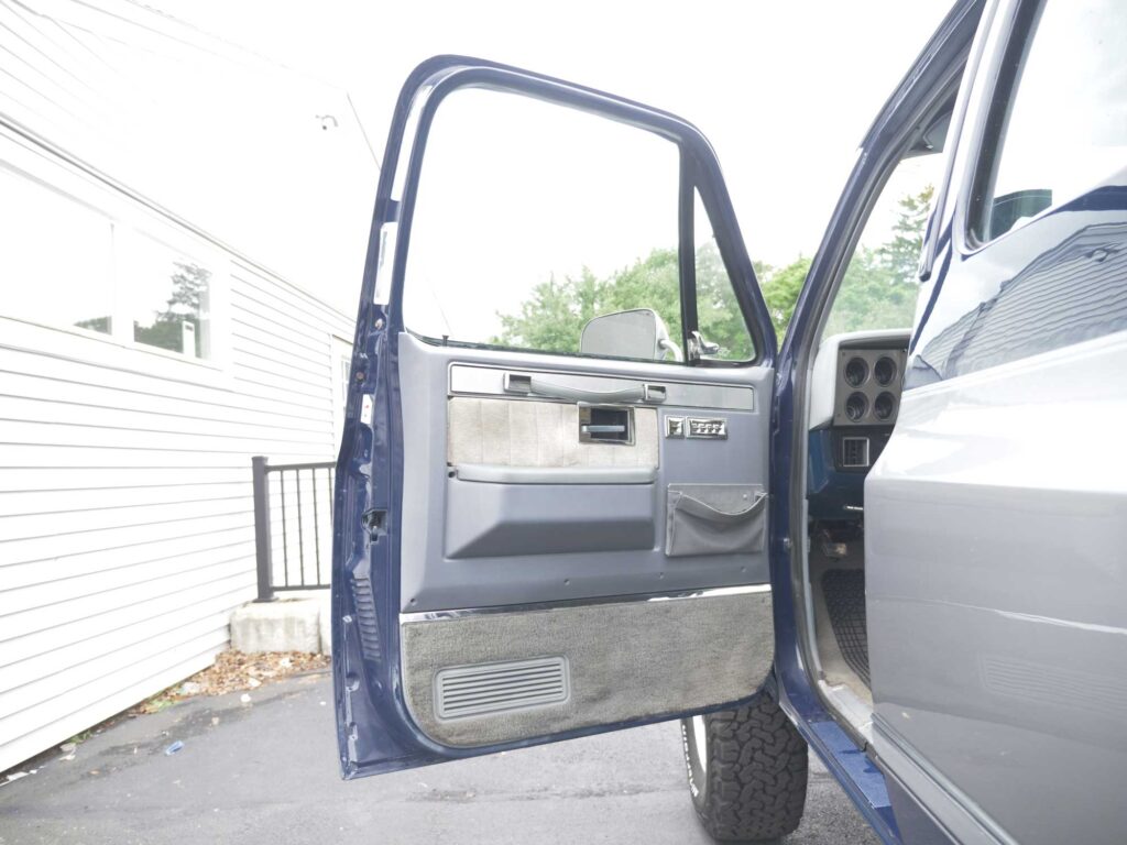 1988 Chevrolet Suburban V20 Silverado