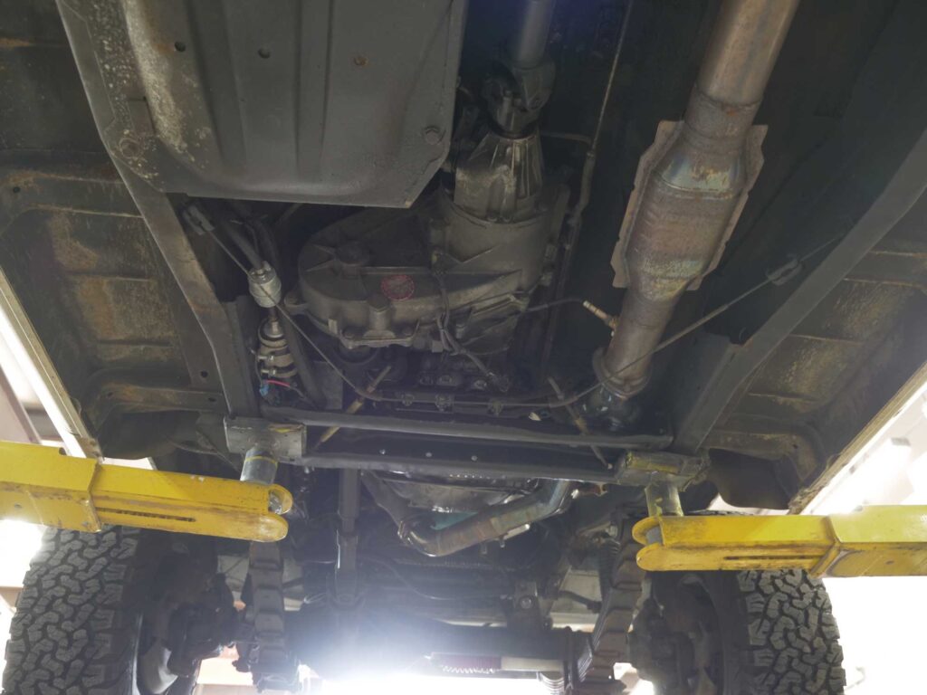 1989 Jeep Grand Wagoneer Underneath