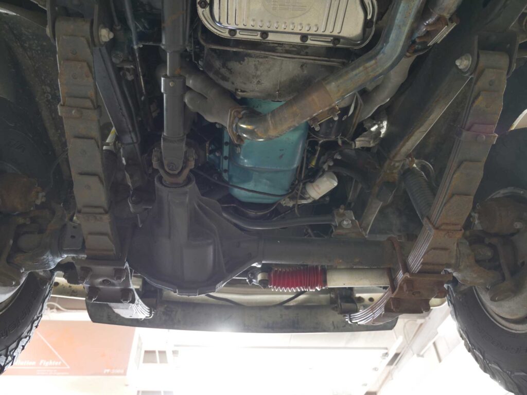 1989 Jeep Grand Wagoneer Underneath